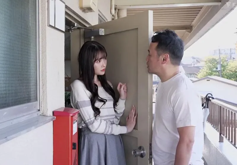 Người đẹp arina bị gã biến thái cạnh bên bắt cóc làm hầu gái khi chồng đã đi làm