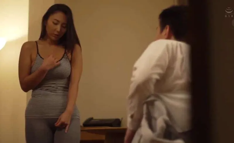 Chồng yêu dẫn tiền bối cũ về nhà mà không biết là tình cũ của vợ